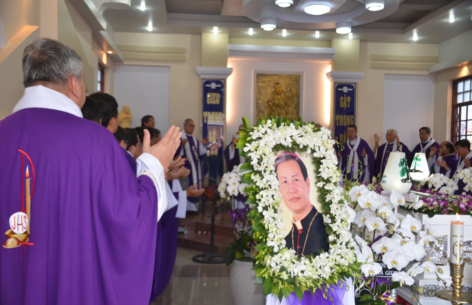 Thanh le cau nguyen cho Giám mục Thong sang 2-3-2017
