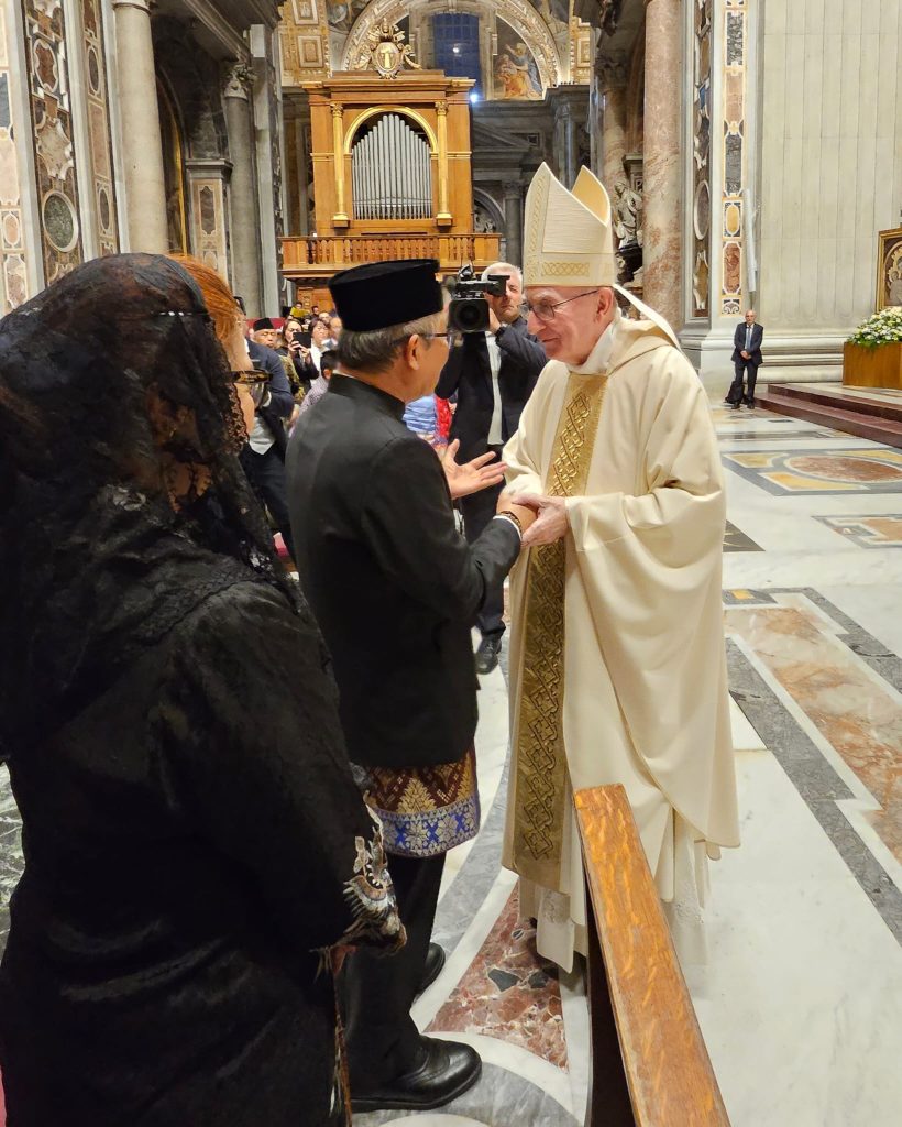 Thanh le ta on Indonesia-Vatican - Duc Hồng y Parolin gạp Dai su Indonesia.jpg (143 KB)