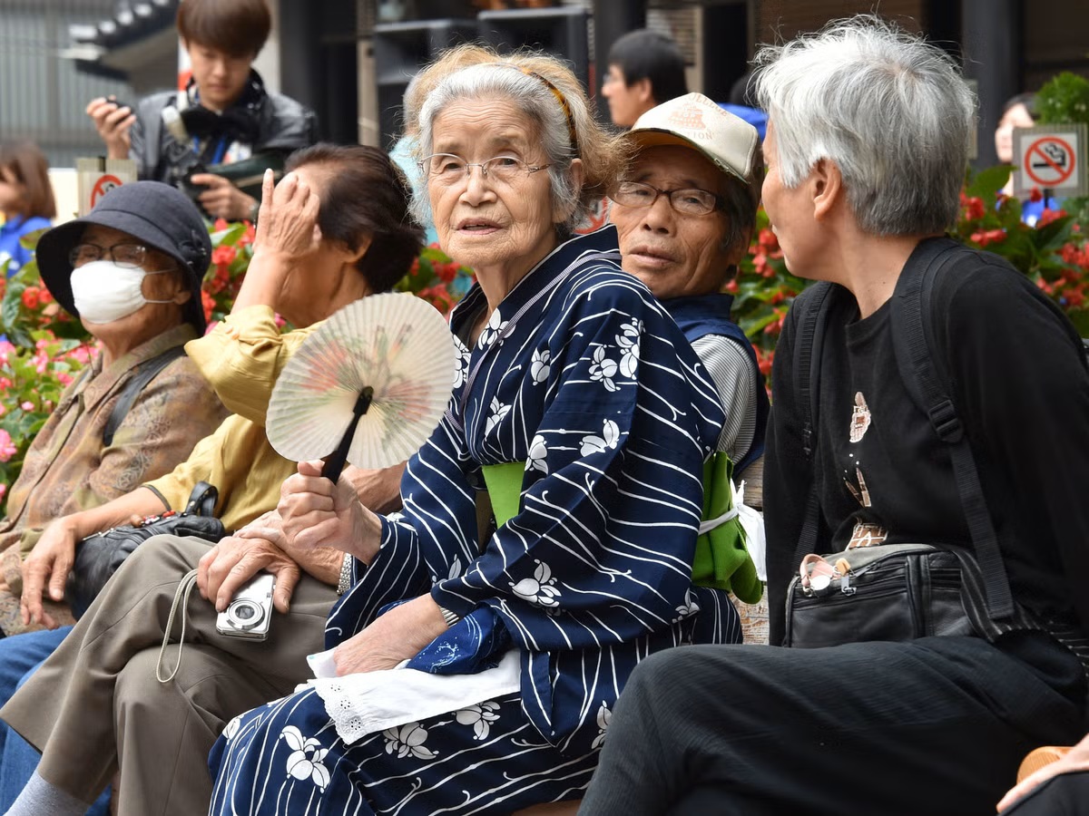 Xa hoi Nhat Ban gia nua.jpg (355 KB)
