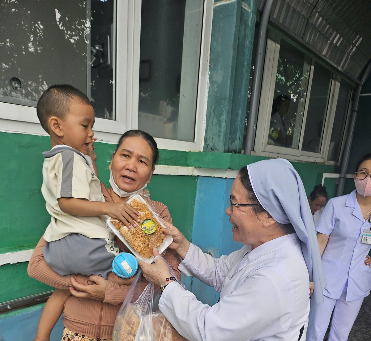 Caritas Đà Nẵng cứu trợ khẩn cấp cho các xứ đạo lũ lụt