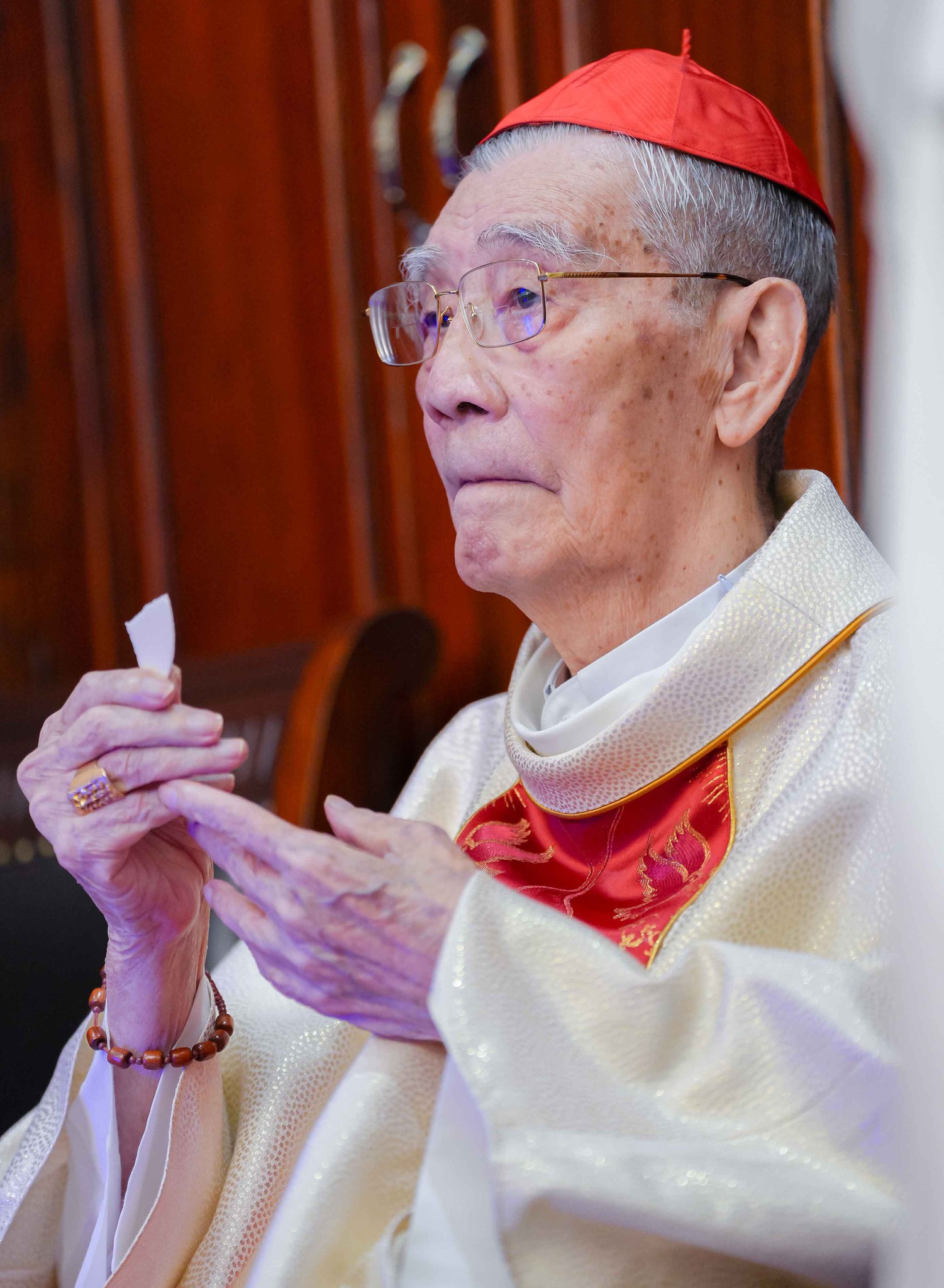 12hongy.jpg (536 KB)