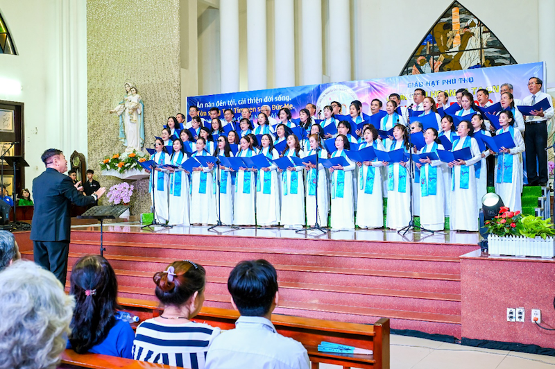 Hội diễn thánh ca tôn vinh Đức Mẹ