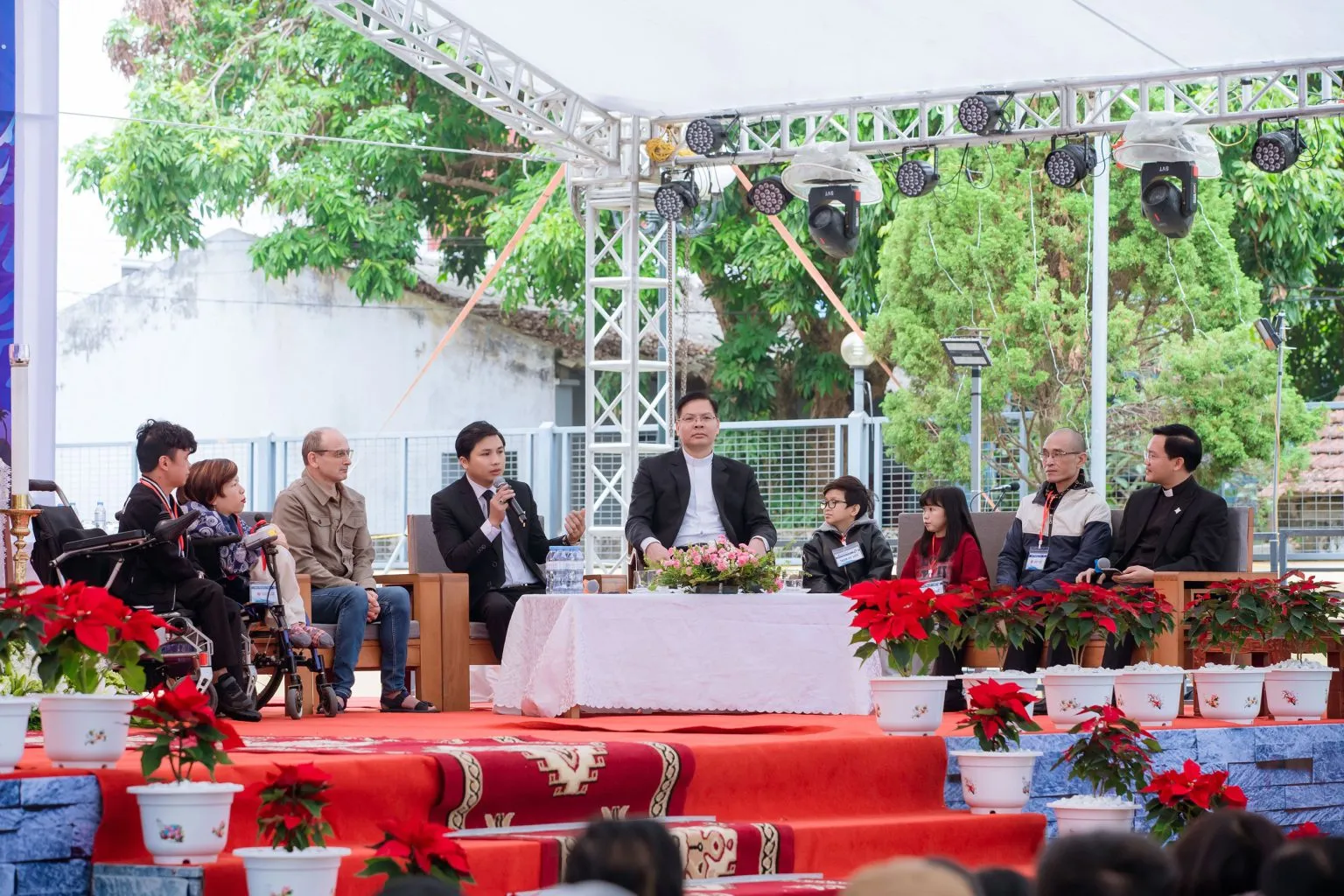 Buổi giao lưu, gặp gỡ các nhân vật truyền cảm hứng tại đại hội người khuyết tật TGP Hà Nội.webp (255 KB)