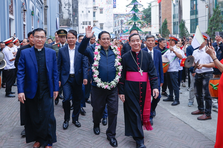 Thủ tướng Chính phủ Phạm Minh Chính chúc mừng Giáng Sinh tại Lào Cai