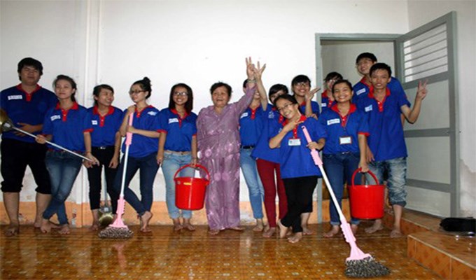 Khi người già làm tình nguyện