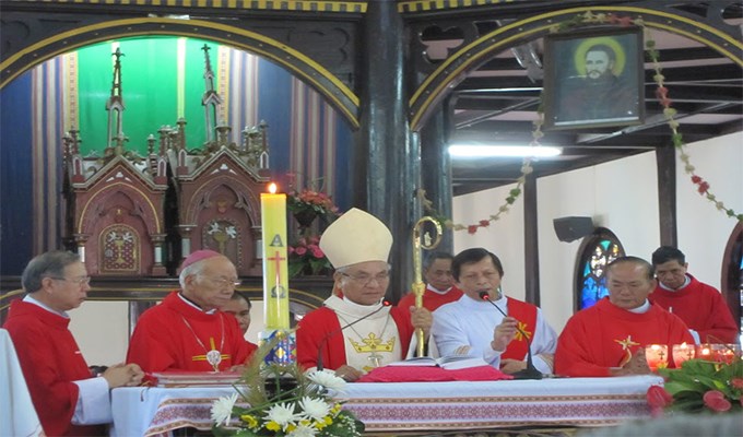Giáo phận Kontum mừng kính Thánh tổ và ngày hội Yao Phu 2015