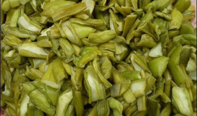 Món dưa môn trong bếp quê