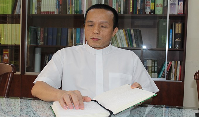 Băng qua bóng tối