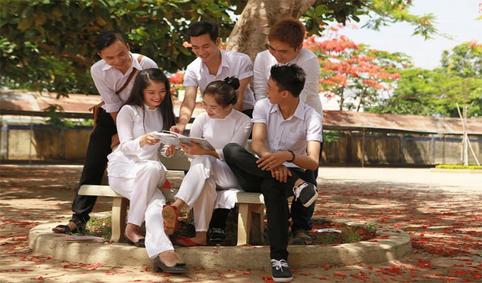 Cha mẹ với bạn bè của con