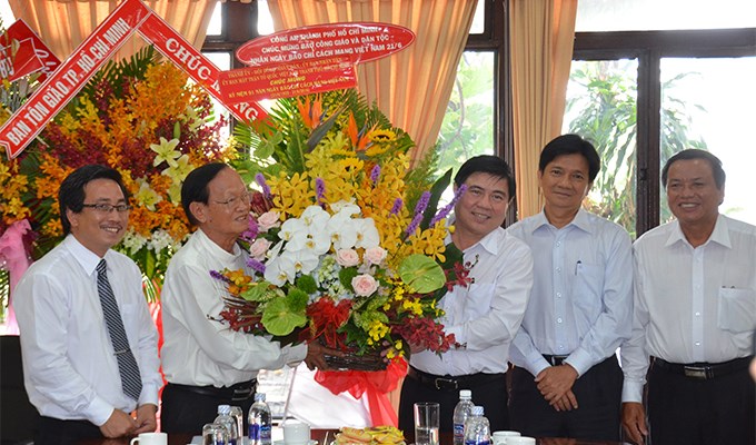 Chủ tịch UBND TPHCM Nguyễn Thành Phong thăm và chúc mừng Báo Công giáo và Dân tộc