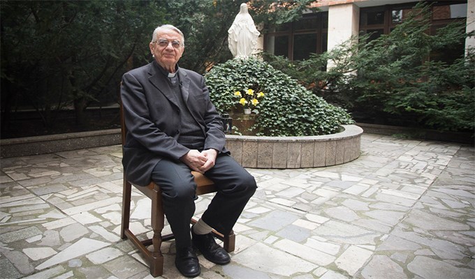 Cha Federico Lombardi, người đồng hành cùng 3 Đức Thánh Cha