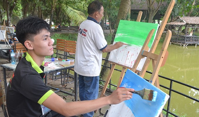 Lớp hội họa của người khiếm thính