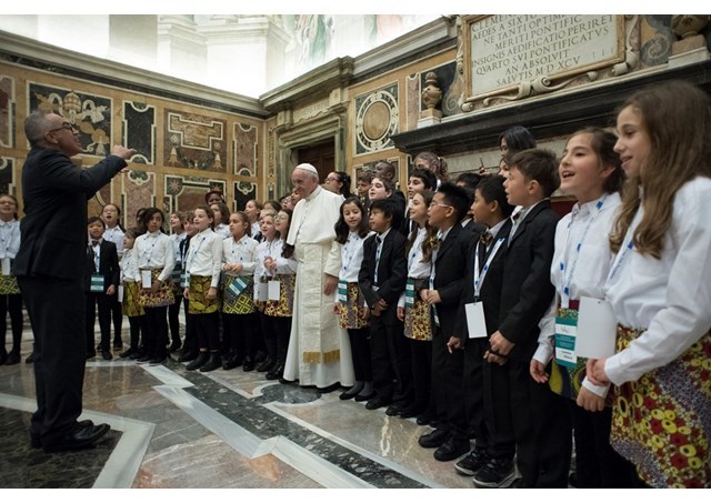 Đức Phanxicô tiếp các nghệ sĩ tham gia “Hòa nhạc Giáng sinh”