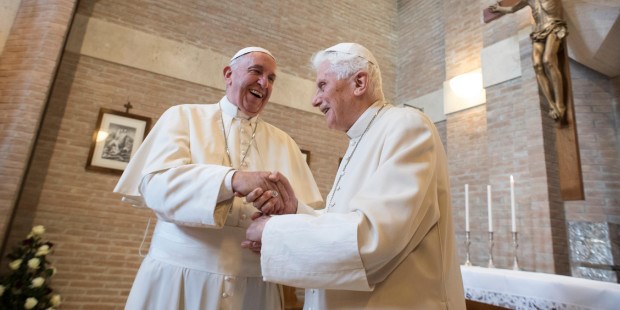 Đức Phanxicô thăm Đức Bênêđictô XVI nhân lễ Giáng Sinh