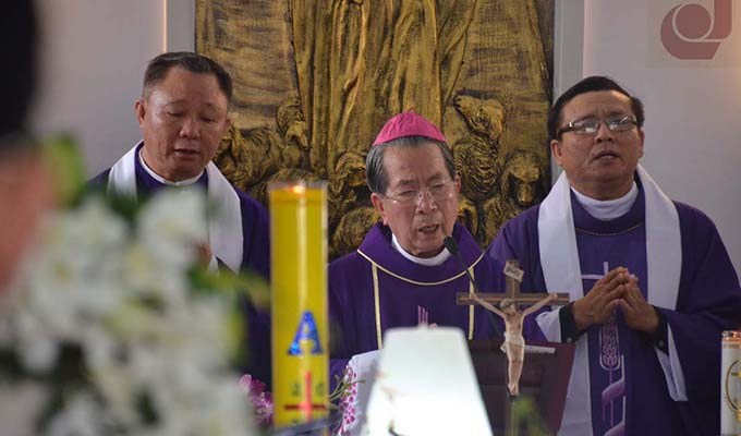 ĐỨC CHA PHÊRÔ NGUYỄN VĂN ĐỆ, GP THÁI BÌNH DÂNG THÁNH LỄ CẦU NGUYỆN CHO ĐỨC CHA GIUSE VŨ DUY THỐNG