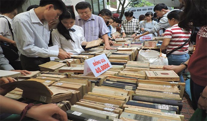 Phiên chợ sách cũ