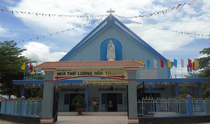 Xứ đạo trăm năm  bên sông Vàm Cỏ Ðông