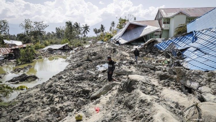 Giáo hội Indonesia trợ giúp nạn nhân động đất, sóng thần