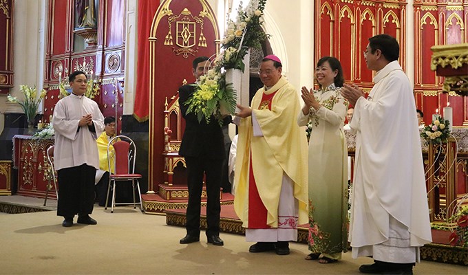 Ðức Tổng Giuse Vũ Văn Thiên tạm biệt GP Hải Phòng
