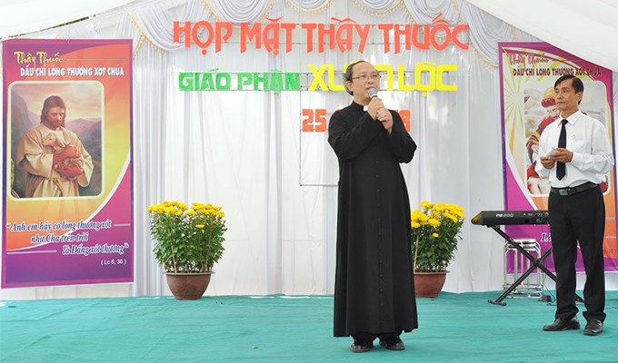 Tĩnh tâm Mùa Chay cho thầy thuốc và giáo chức tại GP Xuân Lộc