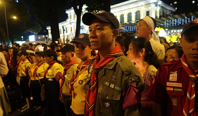 Hướng Ðạo Sinh toàn tâm phục vụ