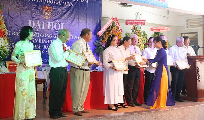 Hỗ trợ người có hoàn cảnh khó khăn