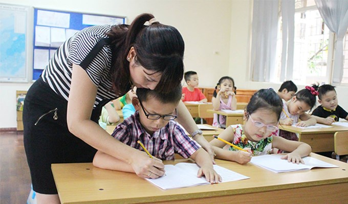 Cho con luyện chữ đẹp