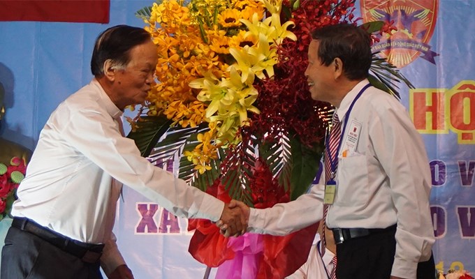 Giúp đỡ xứ đạo nghèo