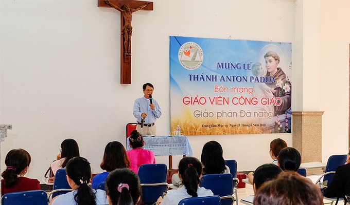 Họp mặt giáo viên Công giáo