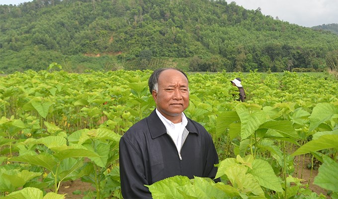Người tân tòng 2O năm gùi Mình Thánh Chúa trên vai