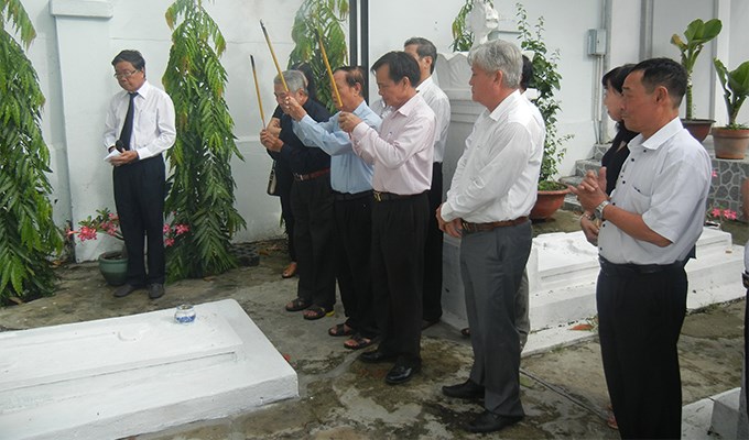Cầu nguyện cho những liệt sĩ là việc làm ý nghĩa