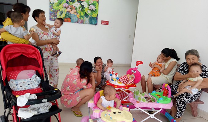 Chuyện những “cô” giữ trẻ U60