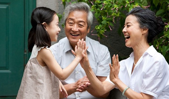 Biểu lộ lòng yêu thương ông bà, đừng quá trễ!