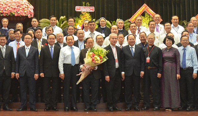 ÐẠI HỘI ÐẠI BIỂU NGƯỜI CÔNG GIÁO VIỆT NAM THÀNH PHỐ HỒ CHÍ MINH XÂY DỰNG VÀ BẢO VỆ TỔ QUỐC LẦN THỨ VIII :  ÐỒNG HÀNH - HIỆP THÔNG - PHỤC VỤ TRONG HÂN HOAN