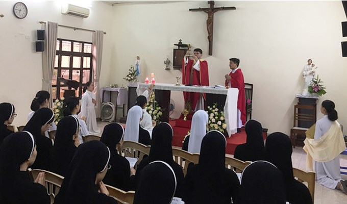 Ðức cha Zalewski thăm Ðại Chủng viện Thánh Giuse và dòng Mến Thánh Giá Hà Nội