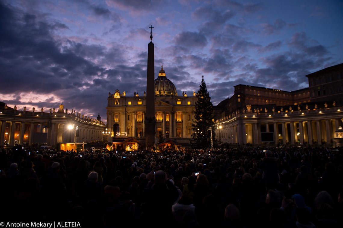 Khánh thành cây thông và hang đá Vatican