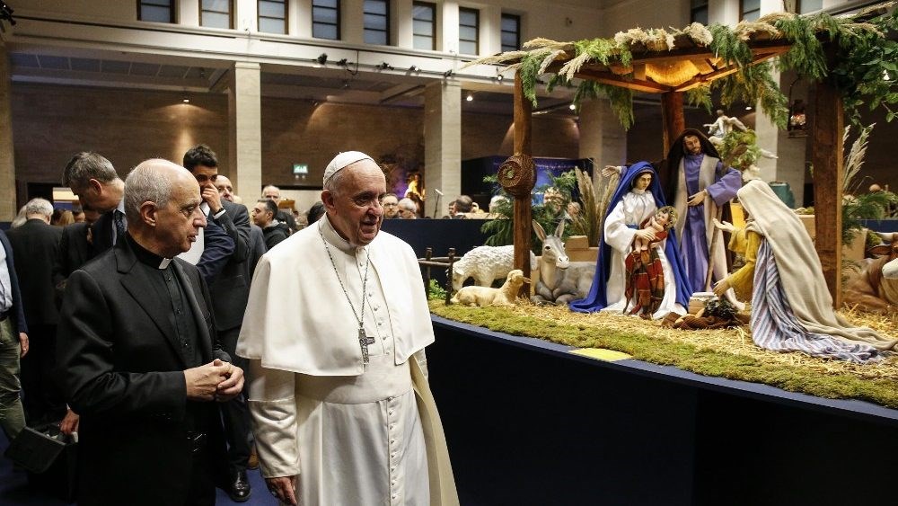 Đức Phanxicô thăm triển lãm 100 hang đá ở Vatican