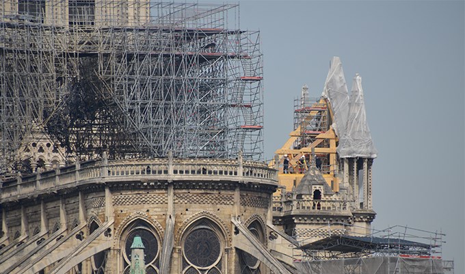Gia cố cho nhà thờ Ðức Bà Paris
