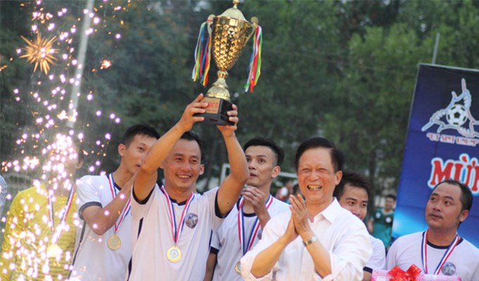 Gắn kết nhau qua bóng đá
