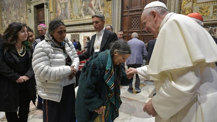 Đức Thánh Cha cầu nguyện với người thiểu số tại Rome