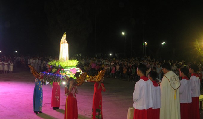 Dâng Mẹ muôn sắc hoa
