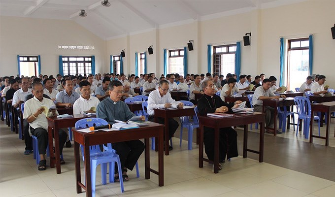 Linh mục đồng hành  với Dân Chúa