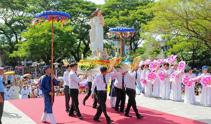 Ðức Maria, Nữ Vương các gia ðình