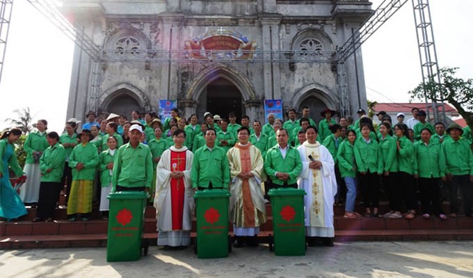 Ðóa hoa lòng kính dâng lên Mẹ
