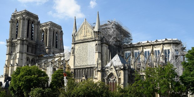 Thánh lễ đầu tiên tại nhà thờ Đức Bà Paris sau hỏa hoạn