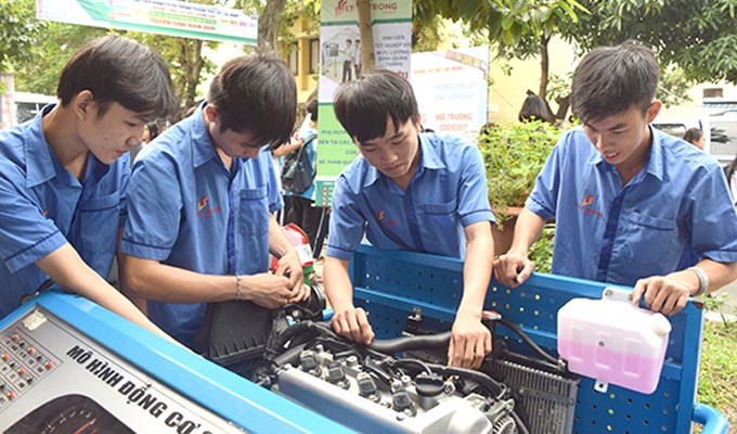 Vào đời bằng cánh cửa trường nghề