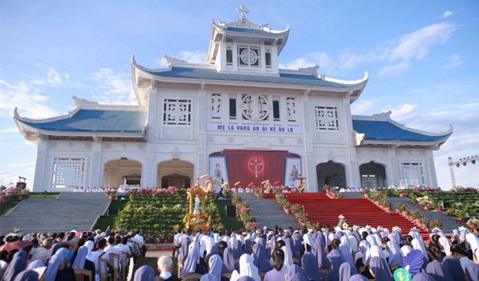 Hướng lòng về Mẹ Maria trên trời
