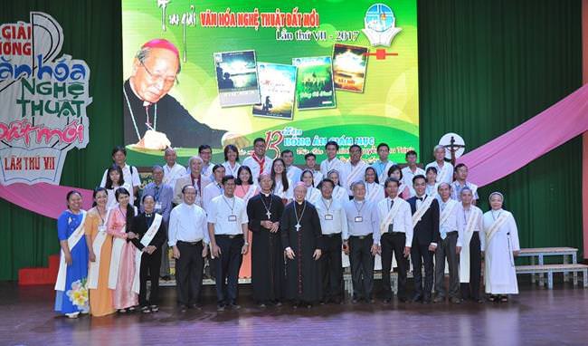 Từ những cuộc thi văn thơ Công giáo…