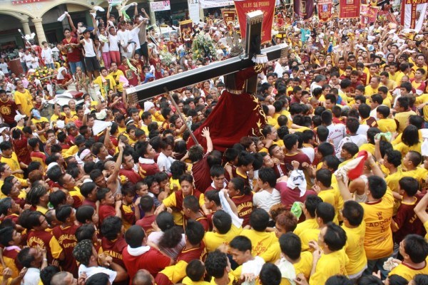 Hàng triệu người dự cuộc rước “Black Nazarene” tại Philippines