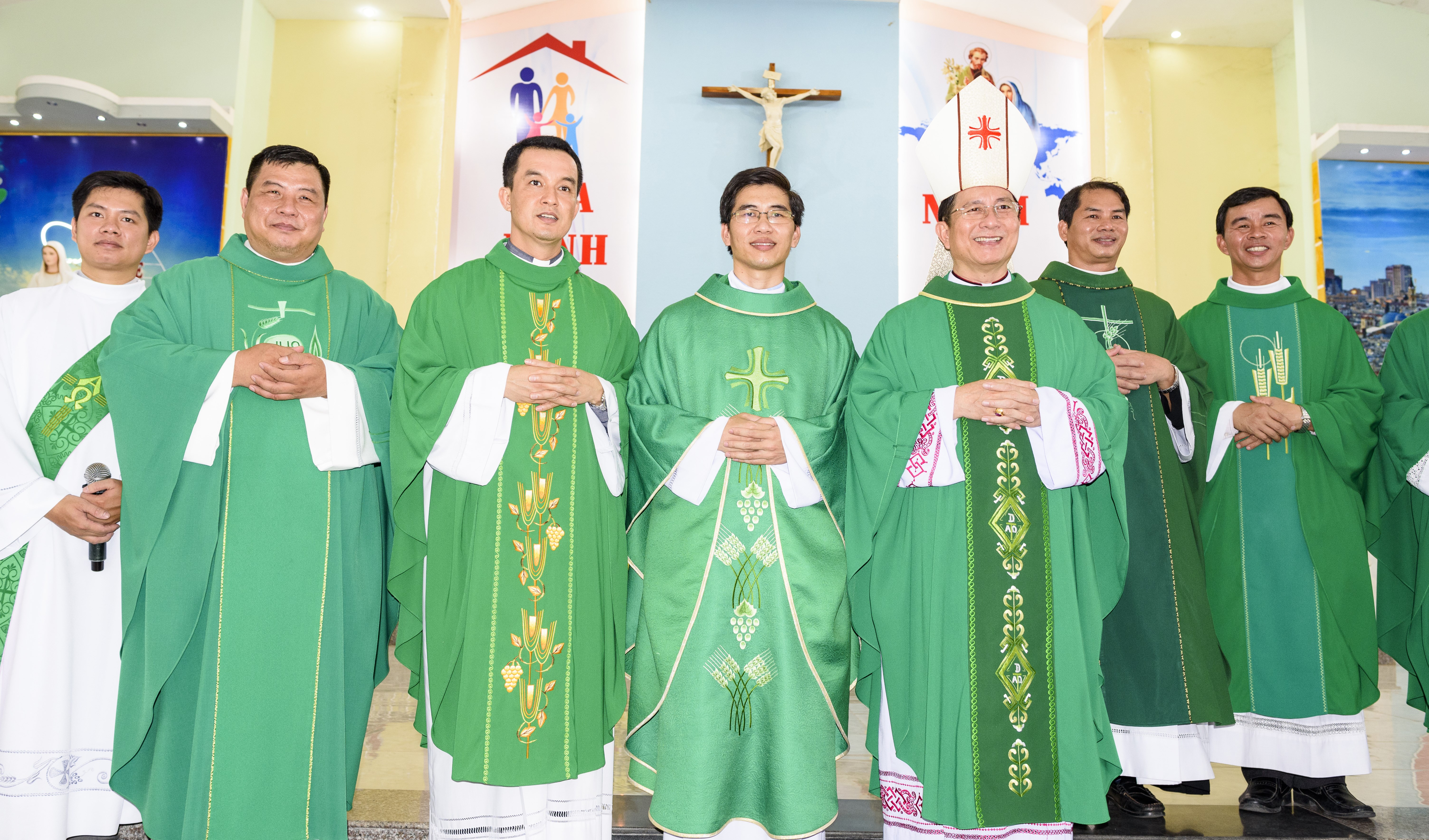 Ði theo ánh sáng giữa muôn khó khăn
